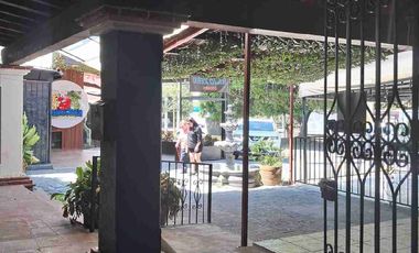 Local comercial en placita frente a Plaza Cuernavaca