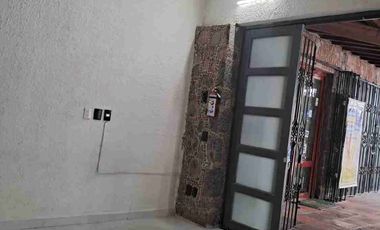 Local comercial en placita frente a Plaza Cuernavaca