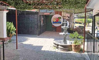 Local comercial en placita frente a Plaza Cuernavaca