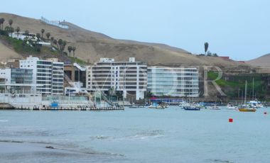 Venta de una Casa de 3 pisos en el Malecón Ferreyros