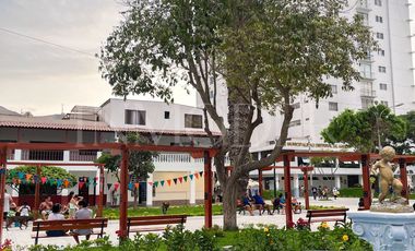 Venta de una Casa de 3 pisos en el Malecón Ferreyros