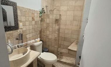CASA DE UN PISO EN VENTA EN MIRAVALLE