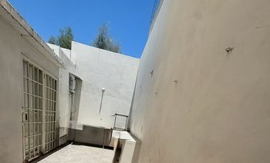 CASA DE UN PISO EN VENTA EN MIRAVALLE