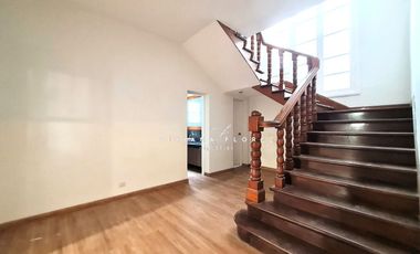 ALQUILER casa en San Isidro , 4 dorm, con terraza y jardin