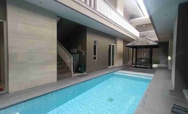 Kos Exclusive Furnish Mewah Tengah Kota Ada Kolam Renang Luas Turun Harga
