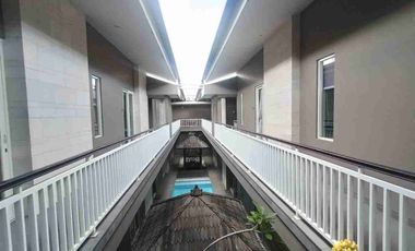 Kos Exclusive Furnish Mewah Tengah Kota Ada Kolam Renang Luas Turun Harga