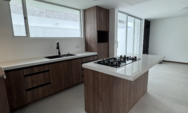 Casa nueva en venta Conjunto La Quinta Latacunga - Entrega Inmediata