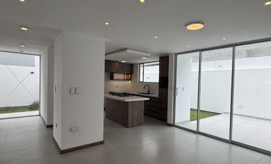 Casa nueva en venta Conjunto La Quinta Latacunga - Entrega Inmediata