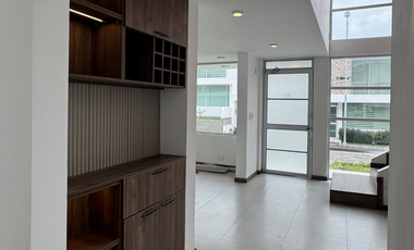 Casa nueva en venta Conjunto La Quinta Latacunga - Entrega Inmediata