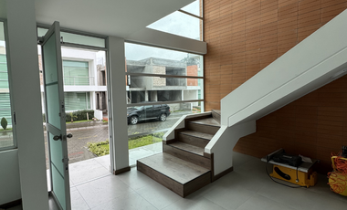 Casa nueva en venta Conjunto La Quinta Latacunga - Entrega Inmediata