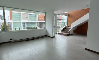Casa nueva en venta Conjunto La Quinta Latacunga - Entrega Inmediata