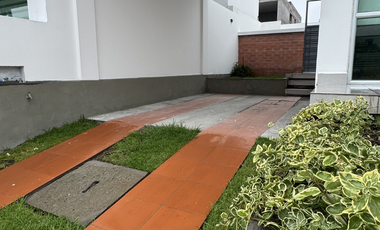 Casa nueva en venta Conjunto La Quinta Latacunga - Entrega Inmediata