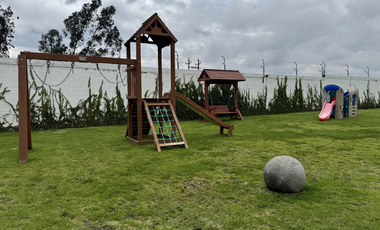 Casa nueva en venta Conjunto La Quinta Latacunga - Entrega Inmediata