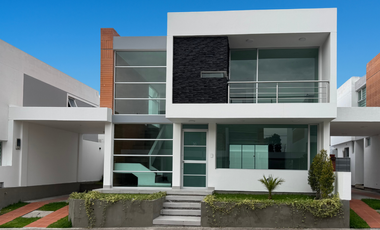 Casa nueva en venta Conjunto La Quinta Latacunga - Entrega Inmediata