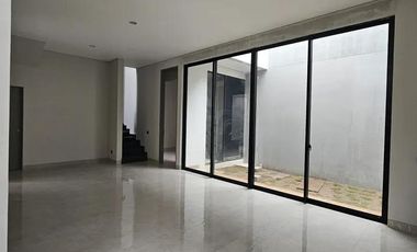 Disewakan Rumah Cluster Dempsey Hills, Citraland Surabaya Siap Huni