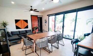 Casa 2 Niveles en Privada, Cholul al Norte de Merida, Yuc.