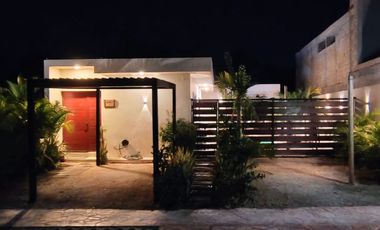 Casa 2 Niveles en Privada, Cholul al Norte de Merida, Yuc.