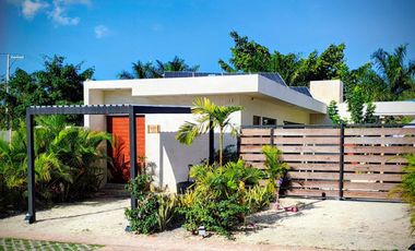 Casa 2 Niveles en Privada, Cholul al Norte de Merida, Yuc.