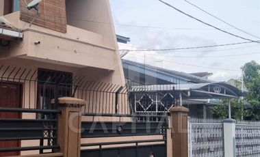 RUMAH DAN KOSTAN DALAM KOMPLEKS CIKUTRA BANDUNG