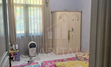 RUMAH DAN KOSTAN DALAM KOMPLEKS CIKUTRA BANDUNG
