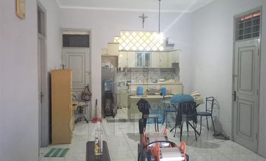 RUMAH DAN KOSTAN DALAM KOMPLEKS CIKUTRA BANDUNG