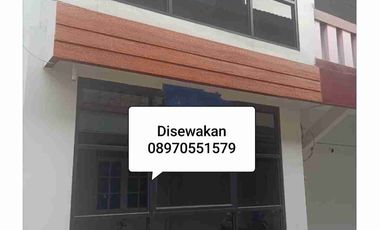 Disewakan rumah mungil tingkat minimalis lingkungan islami di kelapa gading jakut