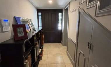 EXCELENTE RESIDENCIA EN VENTA, RECIEN REMODELADA CON ACABADOS MODERNOS CON RECAMARA EN PLANTA BAJA EN ESQUINA