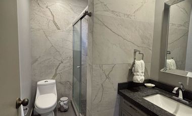 EXCELENTE RESIDENCIA EN VENTA, RECIEN REMODELADA CON ACABADOS MODERNOS CON RECAMARA EN PLANTA BAJA EN ESQUINA