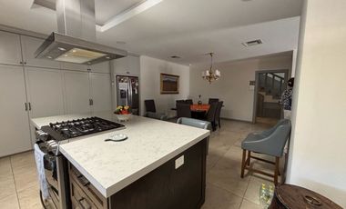 EXCELENTE RESIDENCIA EN VENTA, RECIEN REMODELADA CON ACABADOS MODERNOS CON RECAMARA EN PLANTA BAJA EN ESQUINA