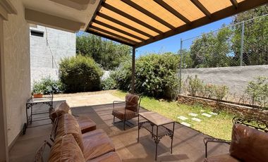 EXCELENTE RESIDENCIA EN VENTA, RECIEN REMODELADA CON ACABADOS MODERNOS CON RECAMARA EN PLANTA BAJA EN ESQUINA