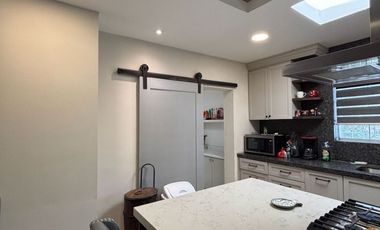 EXCELENTE RESIDENCIA EN VENTA, RECIEN REMODELADA CON ACABADOS MODERNOS CON RECAMARA EN PLANTA BAJA EN ESQUINA