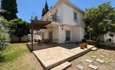 EXCELENTE RESIDENCIA EN VENTA, RECIEN REMODELADA CON ACABADOS MODERNOS CON RECAMARA EN PLANTA BAJA EN ESQUINA