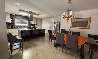 EXCELENTE RESIDENCIA EN VENTA, RECIEN REMODELADA CON ACABADOS MODERNOS CON RECAMARA EN PLANTA BAJA EN ESQUINA
