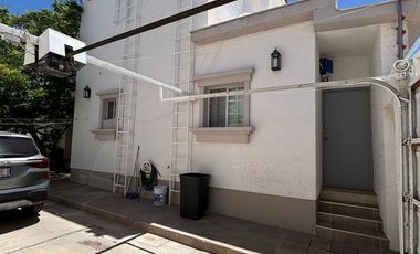 EXCELENTE RESIDENCIA EN VENTA, RECIEN REMODELADA CON ACABADOS MODERNOS CON RECAMARA EN PLANTA BAJA EN ESQUINA