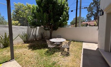EXCELENTE RESIDENCIA EN VENTA, RECIEN REMODELADA CON ACABADOS MODERNOS CON RECAMARA EN PLANTA BAJA EN ESQUINA