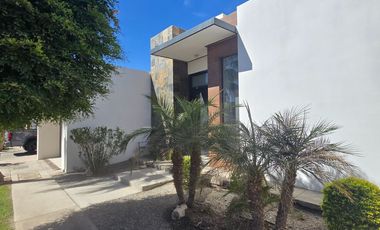 CASA DE RENTA EN UNA PLANTA EN AUREA RESIDENCIAL