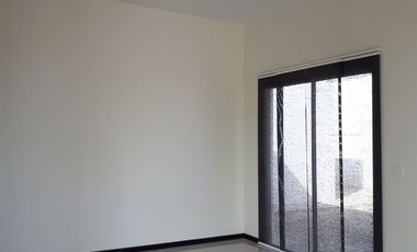 CASA DE RENTA EN UNA PLANTA EN AUREA RESIDENCIAL