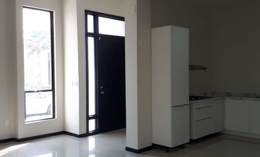 CASA DE RENTA EN UNA PLANTA EN AUREA RESIDENCIAL