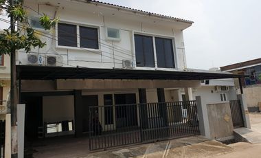 Rumah Kost Kebayoran Baru Hadap Timur bisa parkir mobil