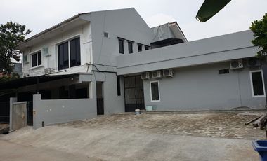 Rumah Kost Kebayoran Baru Hadap Timur bisa parkir mobil