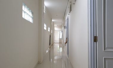 Rumah Kost Kebayoran Baru Hadap Timur bisa parkir mobil