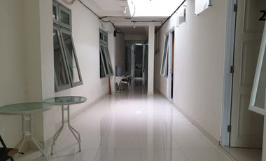 Rumah Kost Kebayoran Baru Hadap Timur bisa parkir mobil