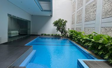 Rumah Mewah di Bukit Gading Villa Kelapa Gading, 4Br, Kolam Renang