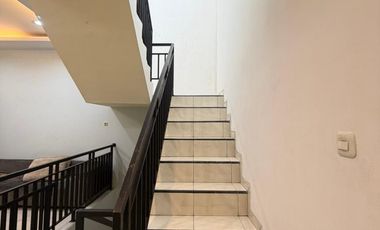 Disewakan Rumah Bisa Jadi Tempat Usaha Jelambar Jaya, Jakarta Barat