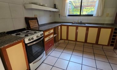 Casa en Venta - Villa California, 2 Dorm, 2 Baños, Cocina, Living, Galeria!