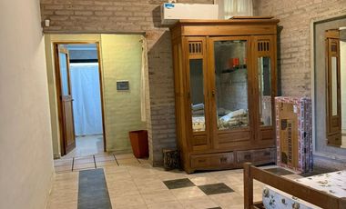 Casa en Venta - Villa California, 2 Dorm, 2 Baños, Cocina, Living, Galeria!