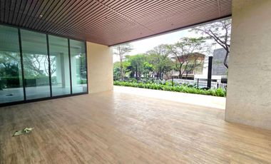 Disewakan Apartment Adriya Pik, Luas 550M2, Semi Furnished