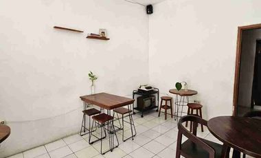 disewakan rumah untuk usaha, dekat UPN, dekat Merr, dekat pondok Tjandra,dekat UINSA,cocok untuk warkop, coffee shope, dan barbershop