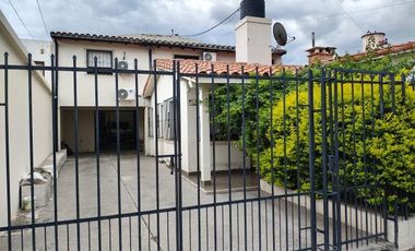 ALQUILER DE CASA CON OPCION A VENTA BARRIO TRES CERRITOS, CALLE LOS FRESNOS 136, ENTRE LOS TARCOS Y LOS GUYA. SALTACANES.