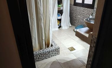 ALQUILER DE CASA CON OPCION A VENTA BARRIO TRES CERRITOS, CALLE LOS FRESNOS 136, ENTRE LOS TARCOS Y LOS GUYA. SALTACANES.